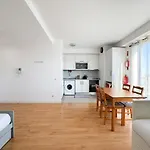Bright Next To Main Avenue And Marina #1870 Apartman