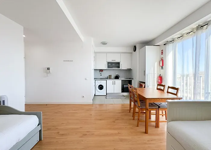 Bright Next To Main Avenue And Marina #1870 Apartament